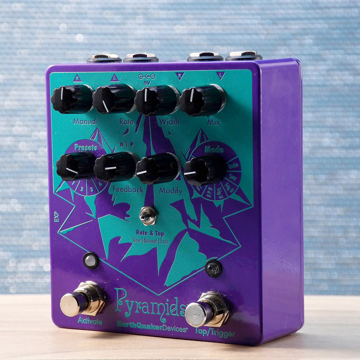 EarthQuaker Devices Pyramids Stereo Flanger Effect Pedal