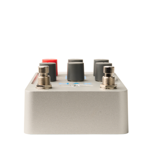 Universal Audio Max Stereo Preamp and Dual Compressor Effect Pedal Universal Audio Max Stereo Preamp and Dual Compressor Effect Pedal
